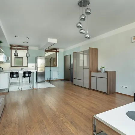 Daire 60 M2 With Free Garage Near To The Centre By Renters Poznan