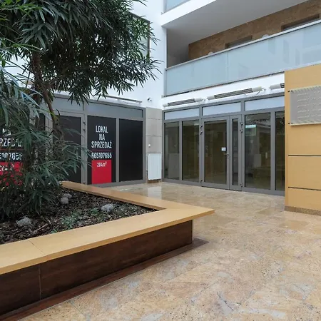 60 M2 With Free Garage Near To The Centre By Renters Poznan