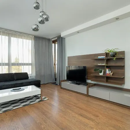 Daire 60 M2 With Free Garage Near To The Centre By Renters Poznan
