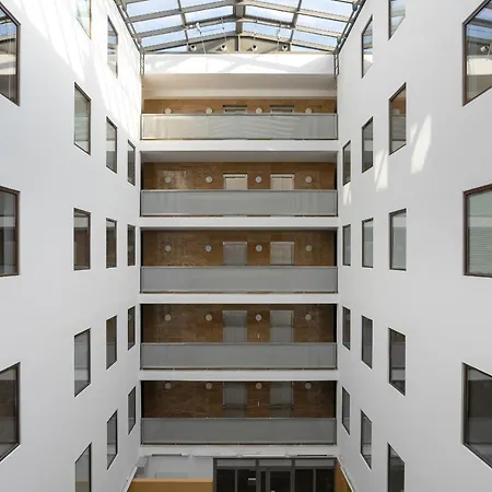 60 M2 With Free Garage Near To The Centre By Renters Poznan
