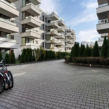 Apartment 60 M2 With Free Garage Near To The Centre By Renters Poznan