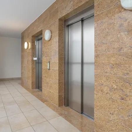 Apartment 60 M2 With Free Garage Near To The Centre By Renters