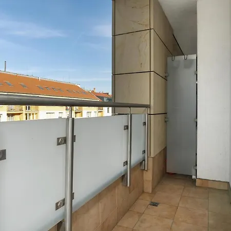 Apartment 60 M2 With Free Garage Near To The Centre By Renters Poznan