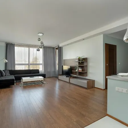 60 M2 With Free Garage Near To The Centre By Renters